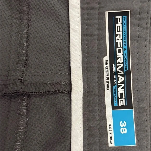 Roundtree & Yorke Men's Gray Cargo Shorts Modern Design Size 38 NWT - Picture 2 of 3